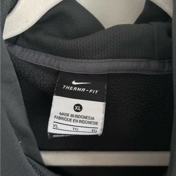 Men's Nike Black Oregon Ducks Primary Logo Club Pullover Hoodie - Picture 5 of 6